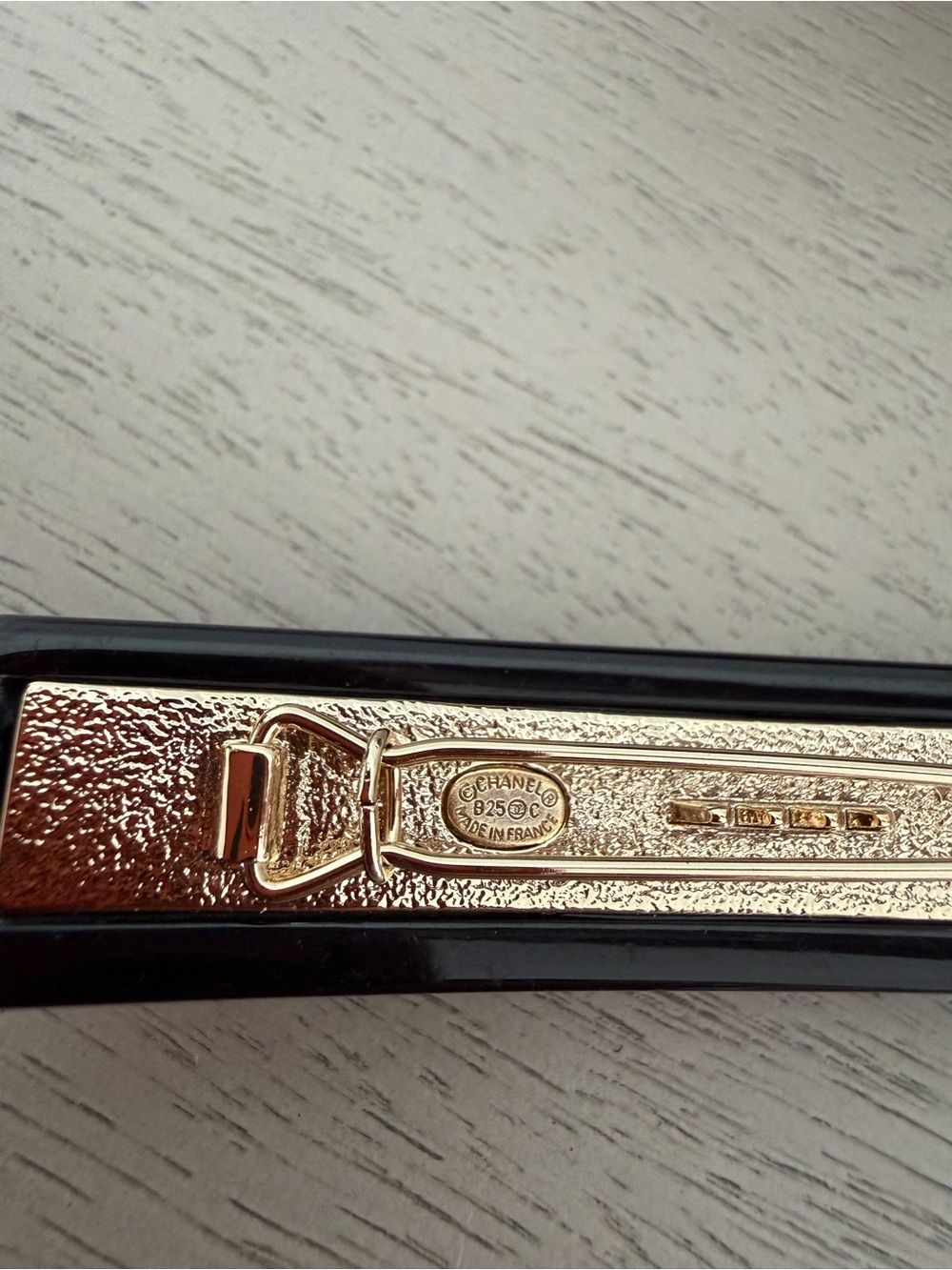 CHANEL Black Resin Hair Clip with Gold Crystal CC Logo - Picture 7 of 7